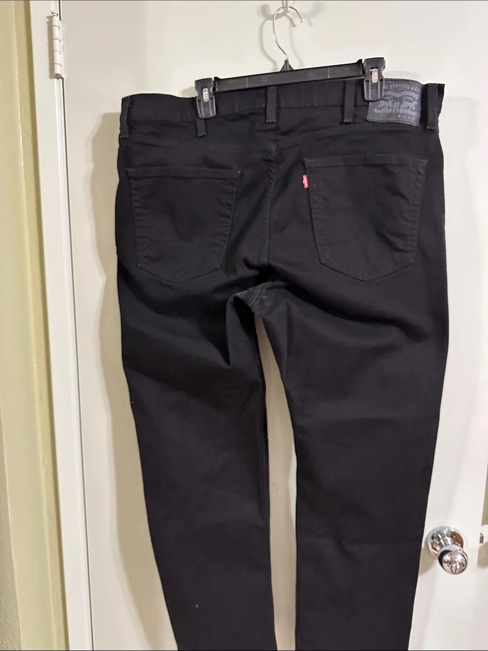 Levi's Men's Black Relaxed Jeans - W40 L30